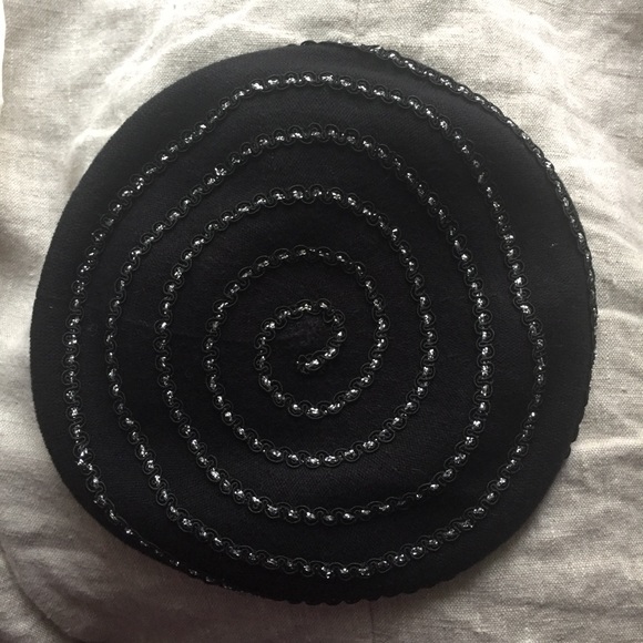 Beret with beading - Picture 4 of 4